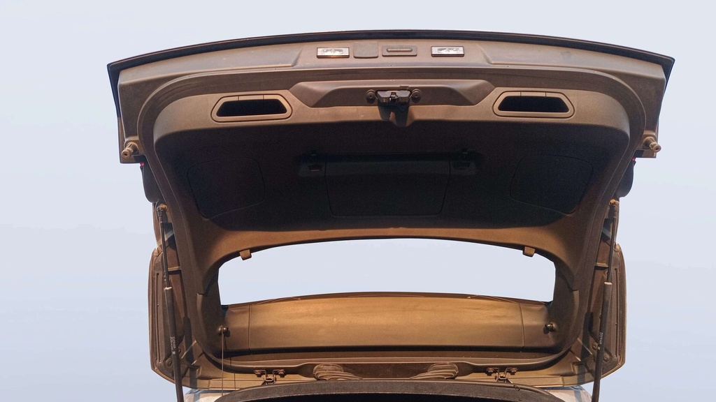 TRUNK HOOD