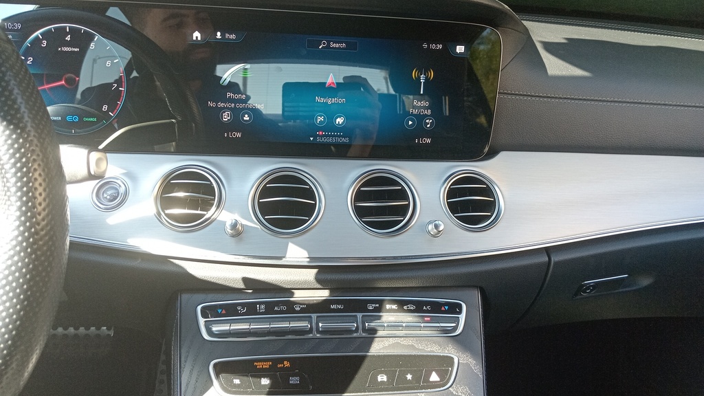 MULTIMEDIA SCREEN