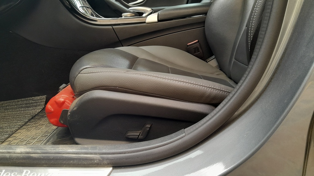 DRIVER SEAT SWITCHES