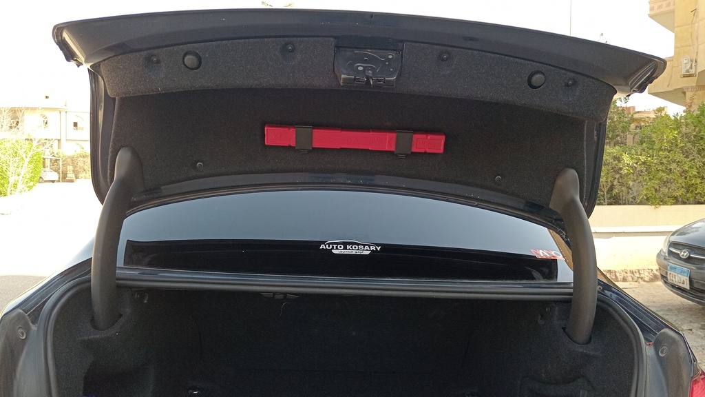 TRUNK HOOD