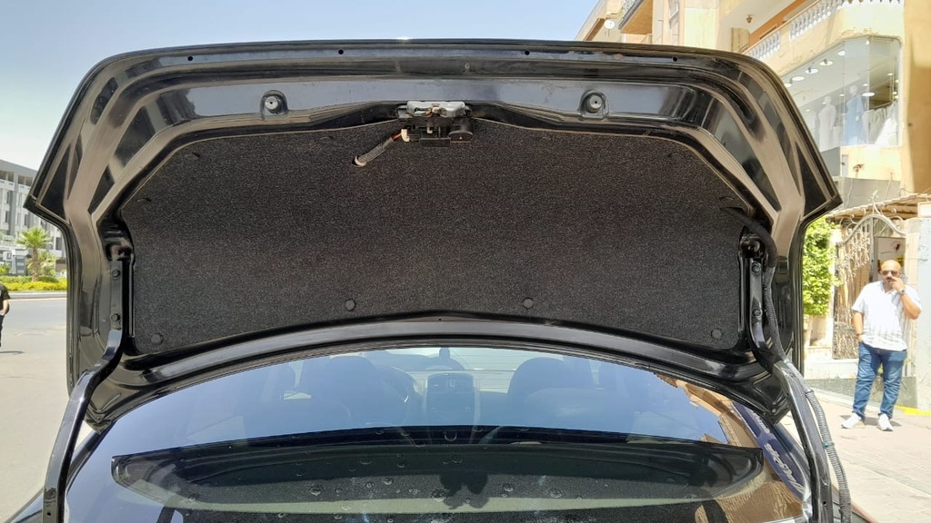 TRUNK HOOD