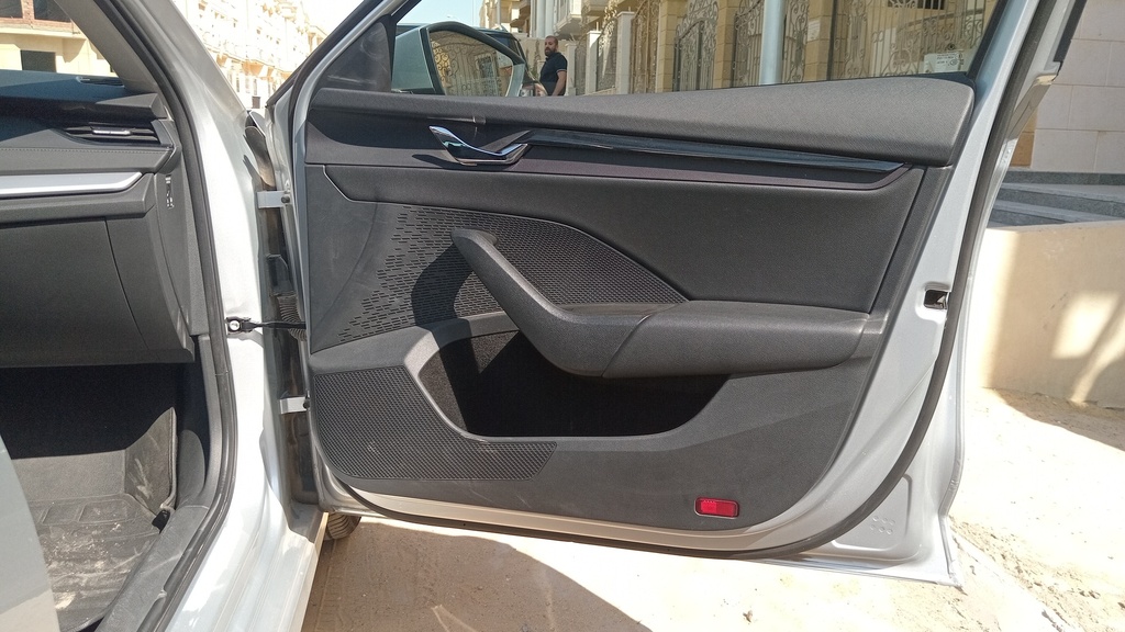 FR R DOOR