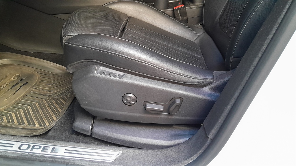 DRIVER SEAT SWITCHES