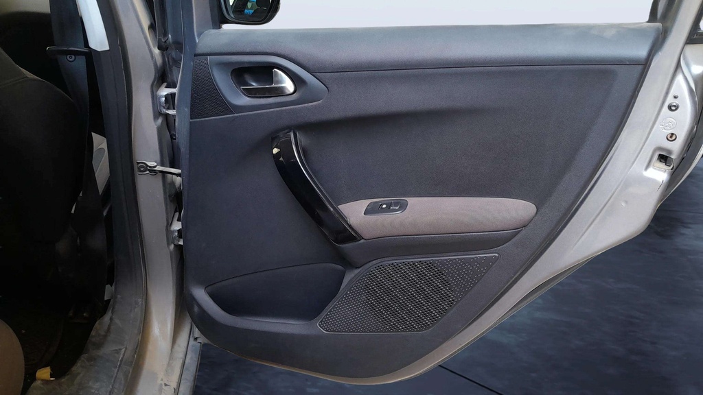RR R DOOR