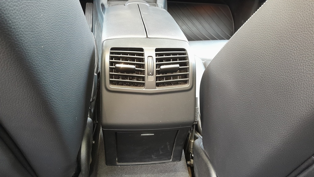 RR AC GRILL
