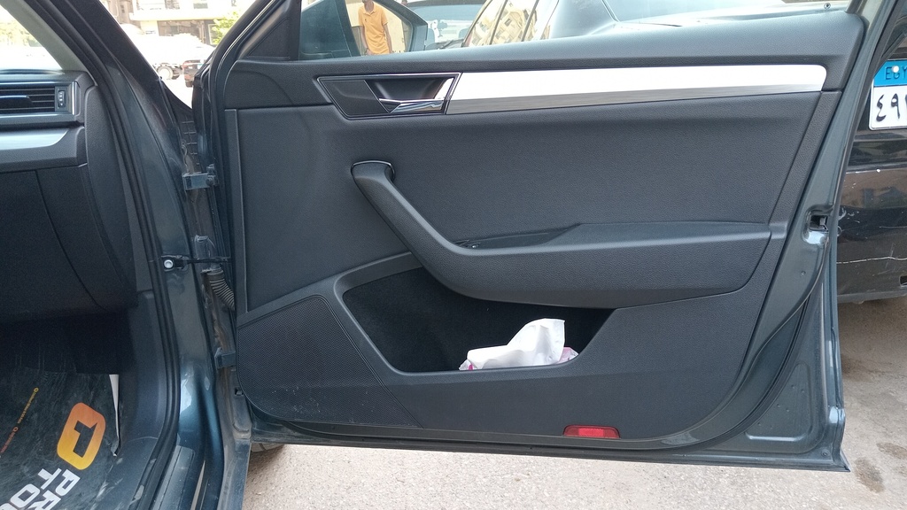 FR R DOOR