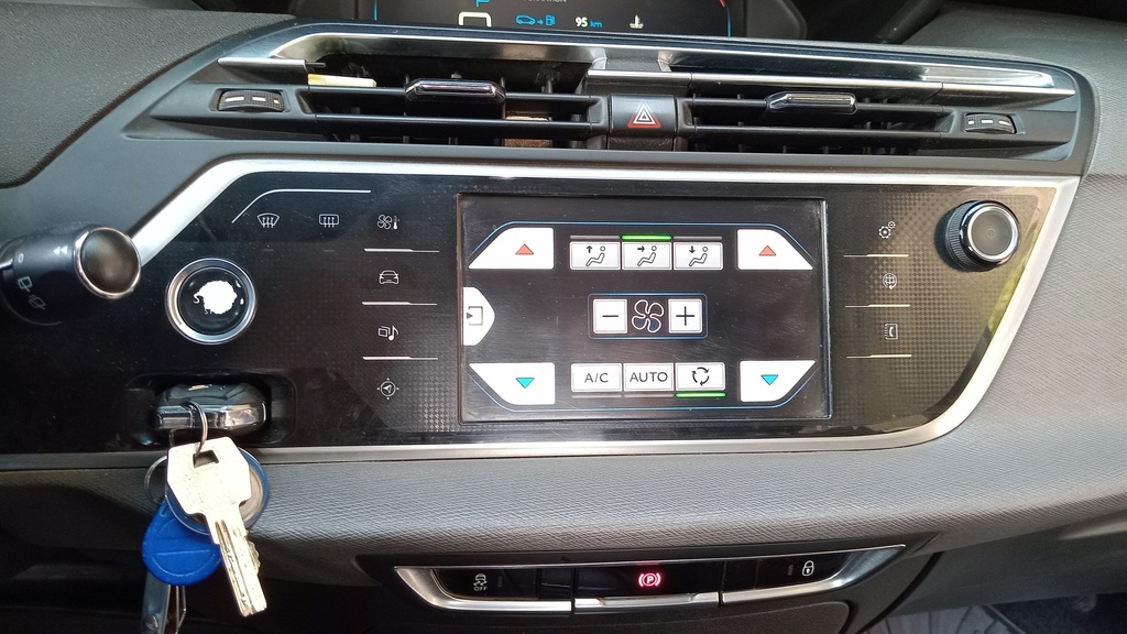 MULTIMEDIA SCREEN