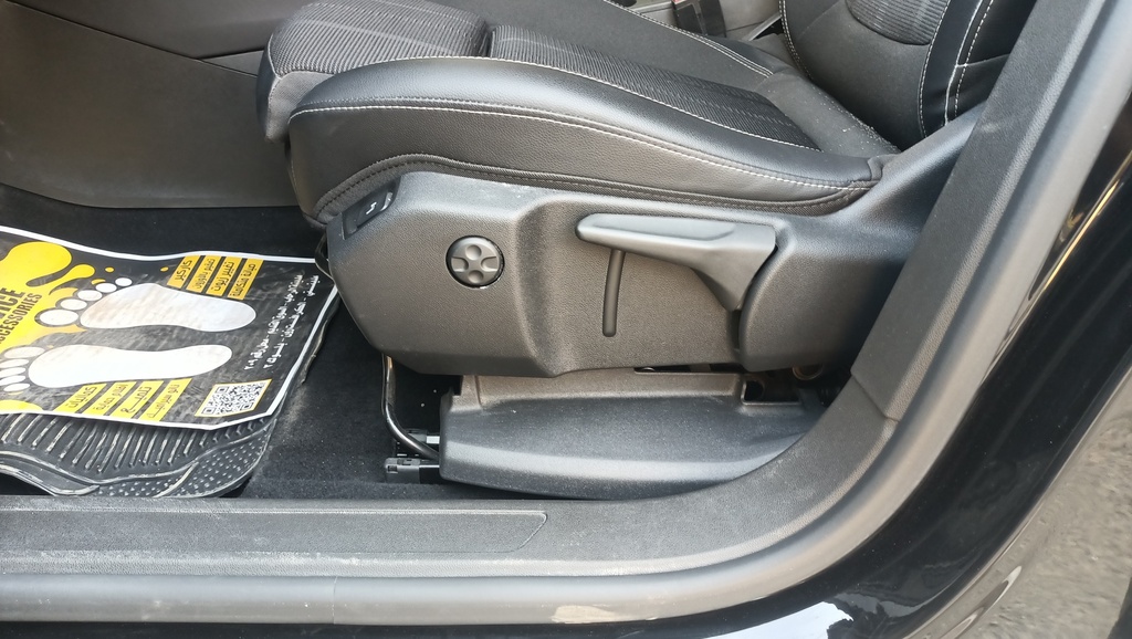 DRIVER SEAT SWITCHES