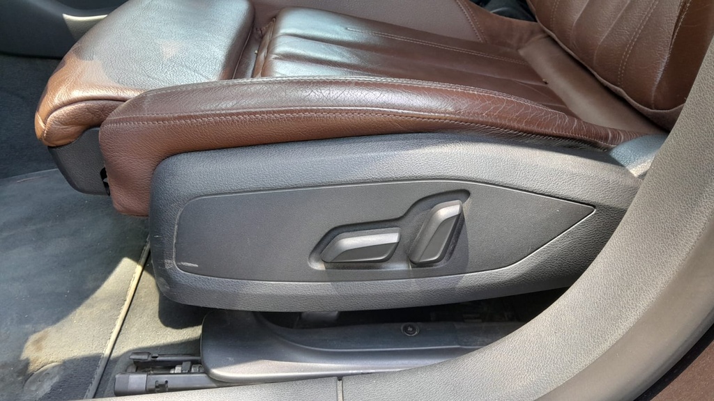 DRIVER SEAT SWITCHES