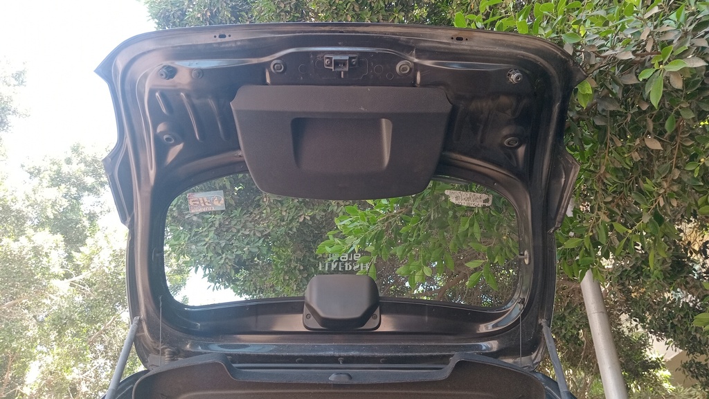 TRUNK HOOD
