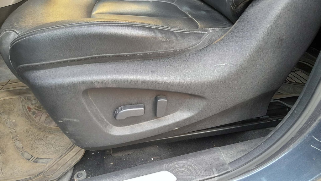 DRIVER SEAT SWITCHES