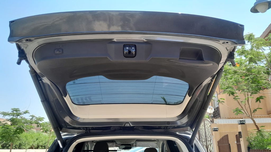 TRUNK HOOD
