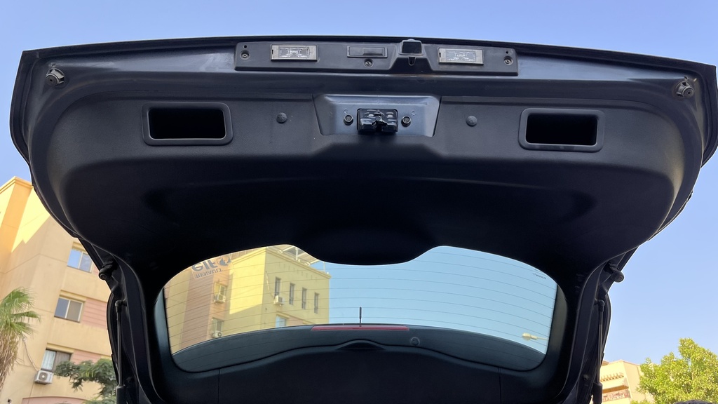 TRUNK HOOD