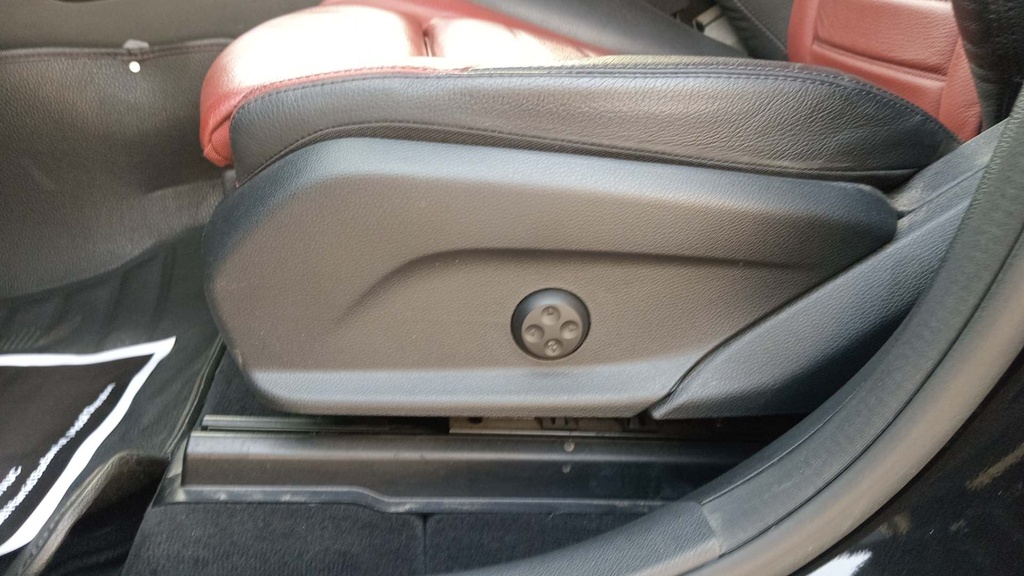 DRIVER SEAT SWITCHES