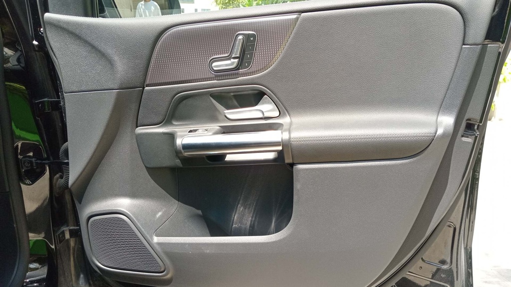 FR R DOOR