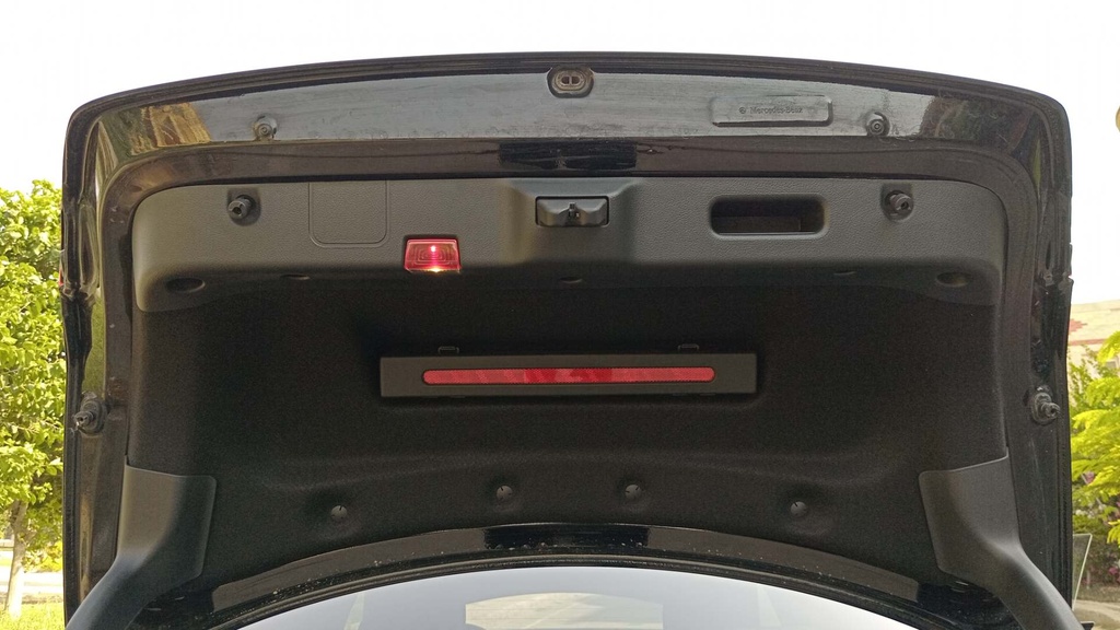 TRUNK HOOD