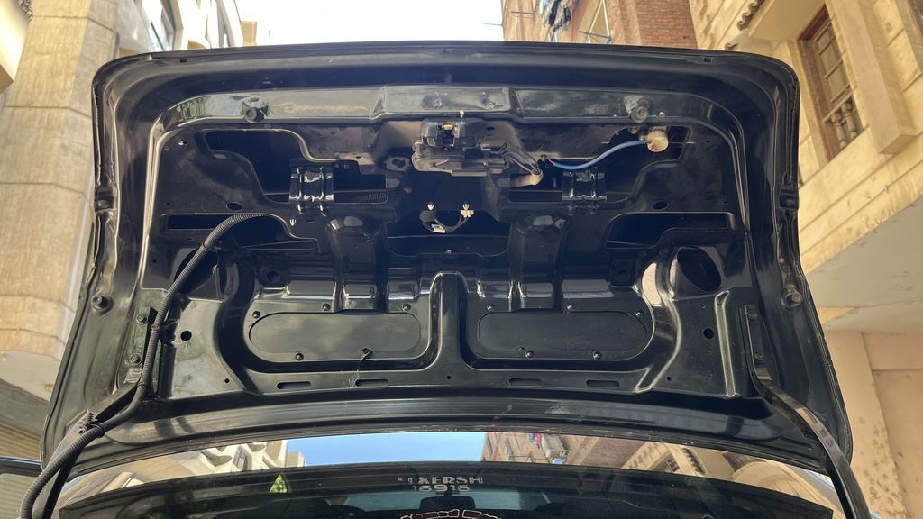 TRUNK HOOD