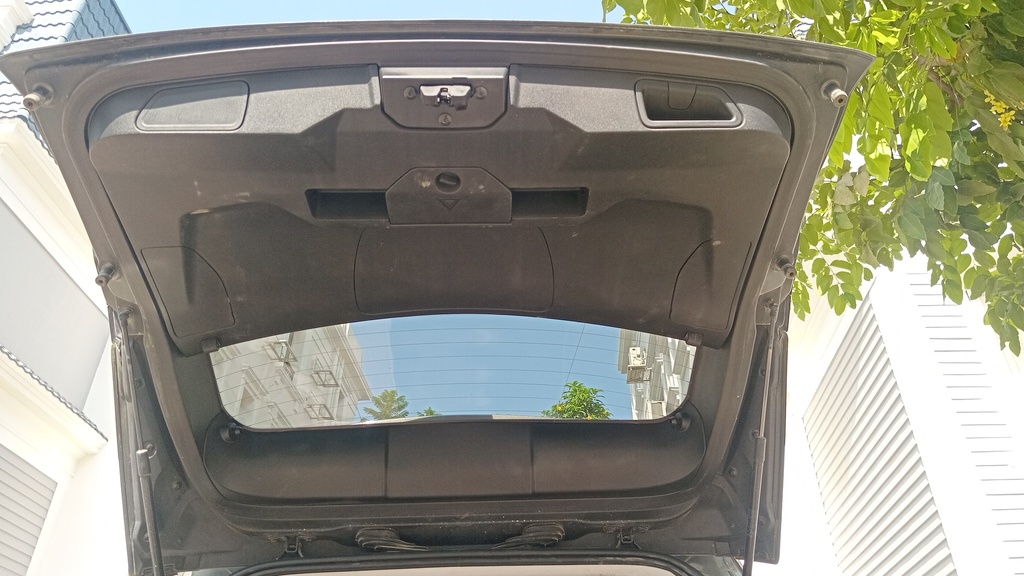 TRUNK HOOD