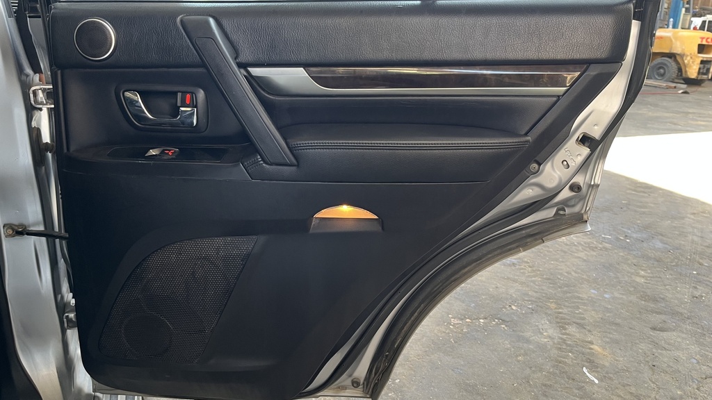 RR R DOOR
