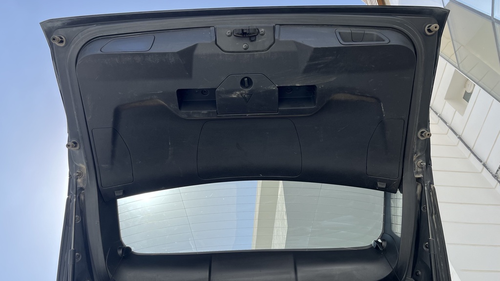 TRUNK HOOD