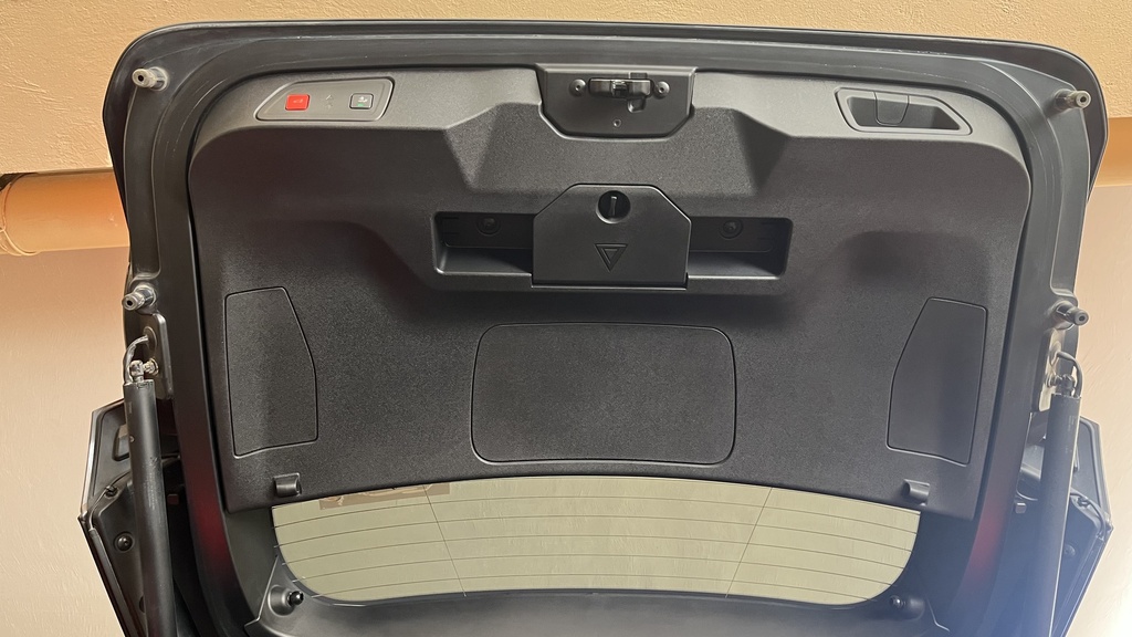 TRUNK HOOD