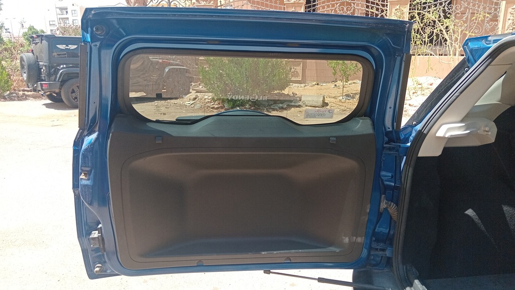 TRUNK HOOD