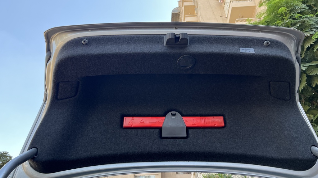 TRUNK HOOD