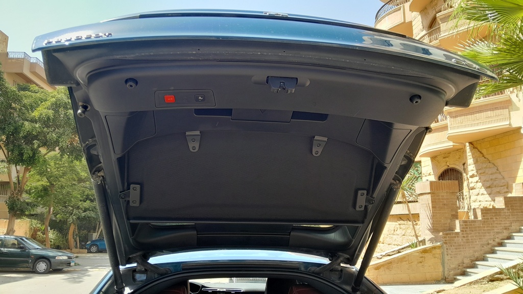 TRUNK HOOD
