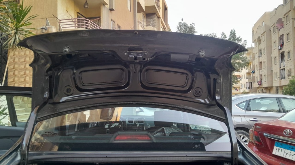 TRUNK HOOD