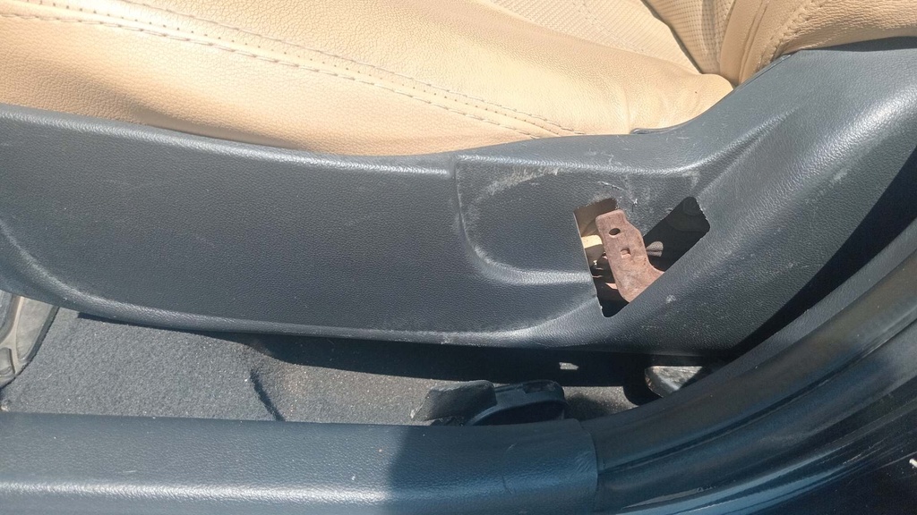 DRIVER SEAT SWITCHES