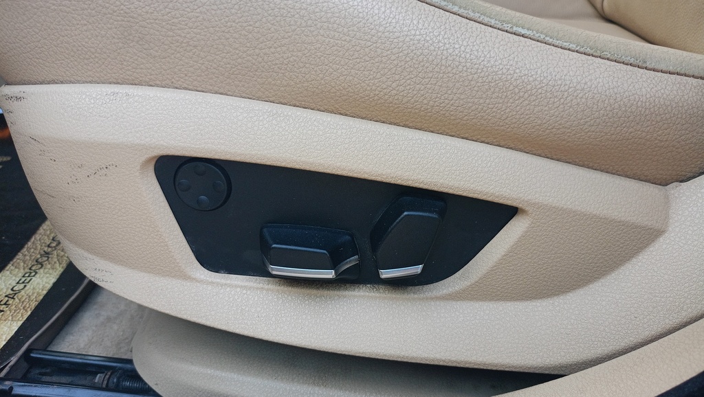 DRIVER SEAT SWITCHES