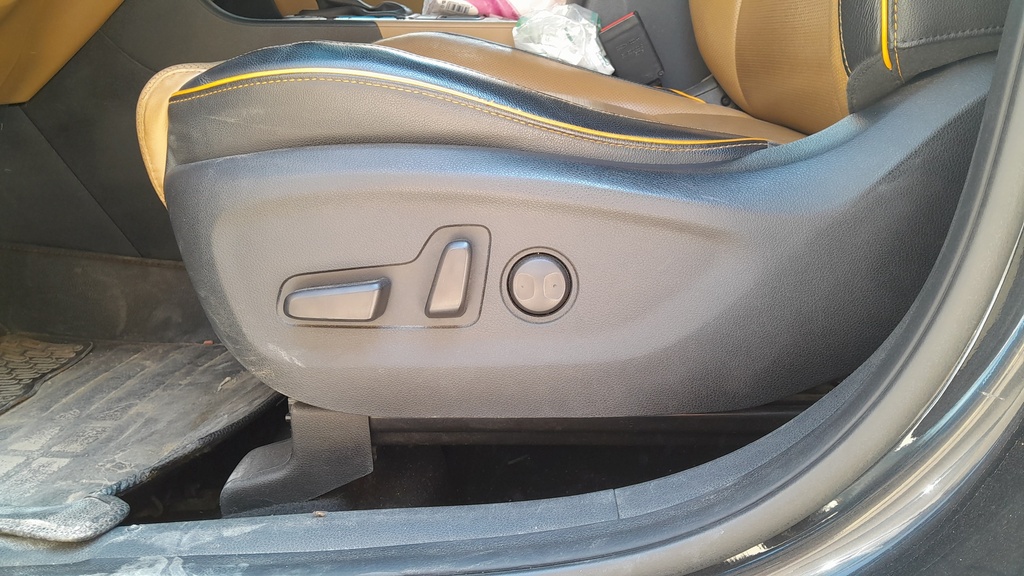 DRIVER SEAT SWITCHES