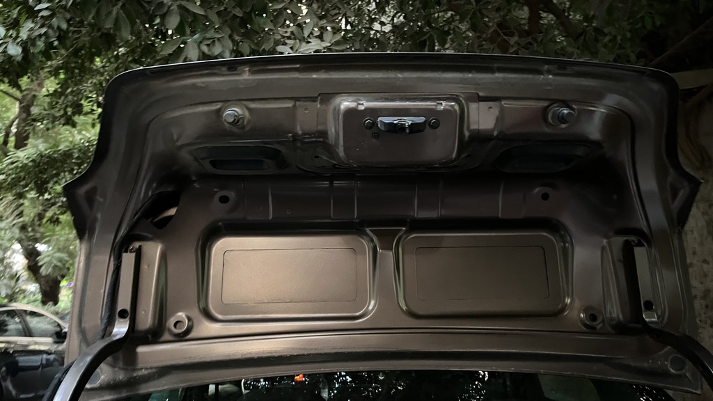 TRUNK HOOD