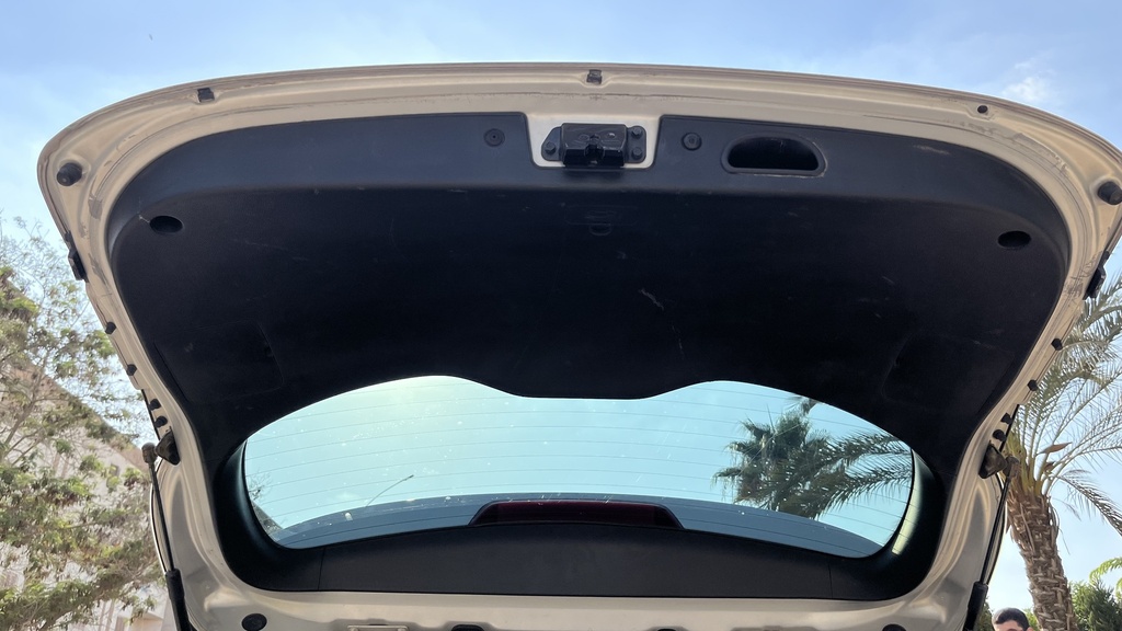 TRUNK HOOD