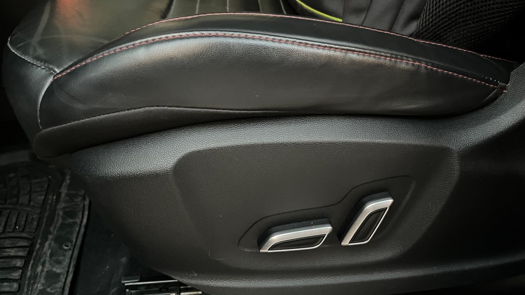 DRIVER SEAT SWITCHES