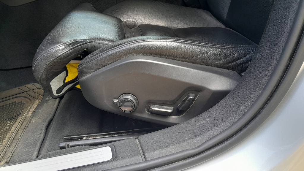 DRIVER SEAT SWITCHES