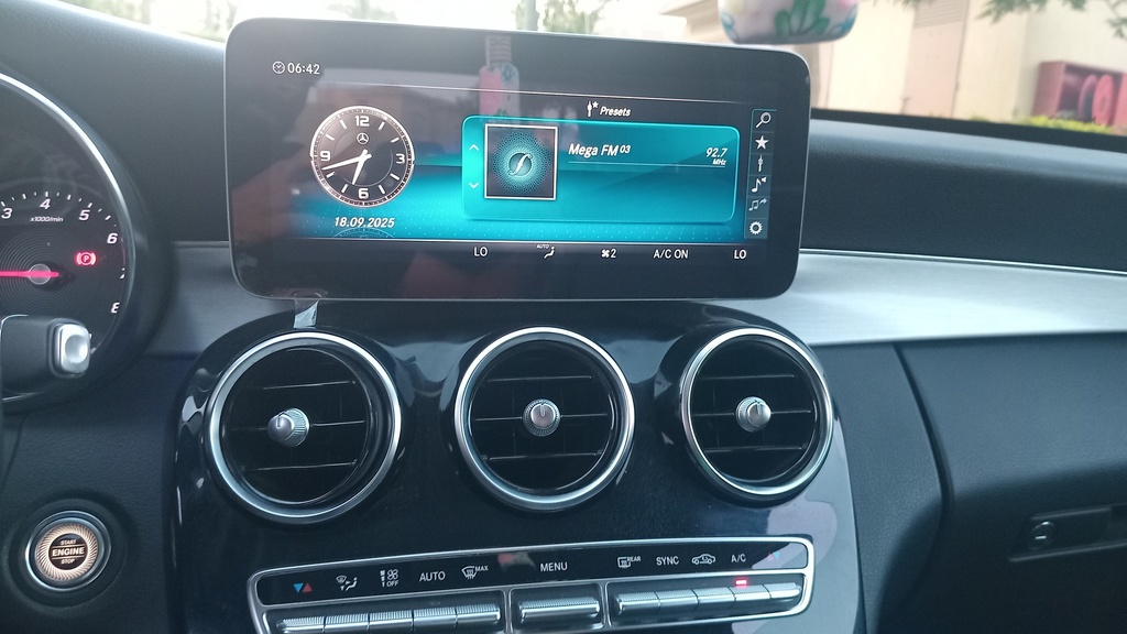 MULTIMEDIA SCREEN