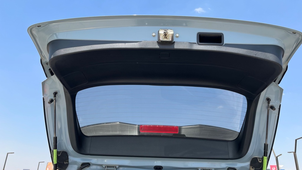 TRUNK HOOD
