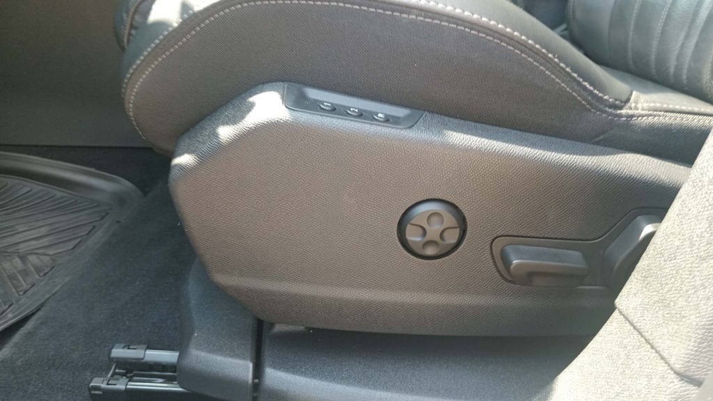 DRIVER SEAT SWITCHES
