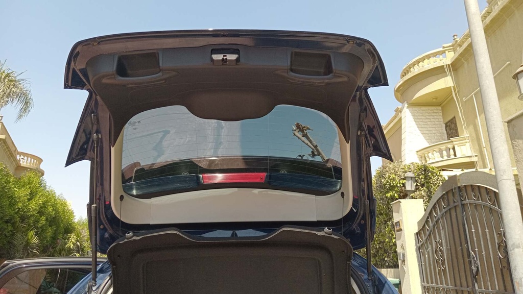 TRUNK HOOD