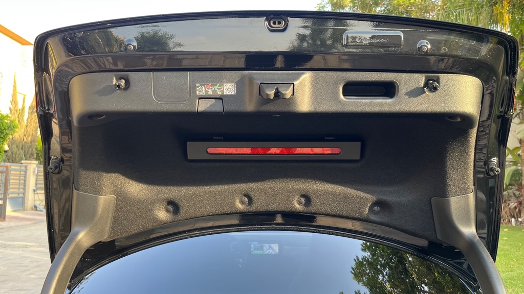 TRUNK HOOD
