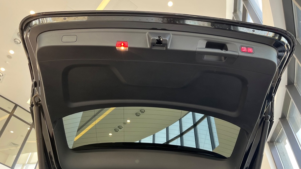 TRUNK HOOD