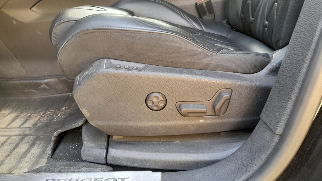 DRIVER SEAT SWITCHES