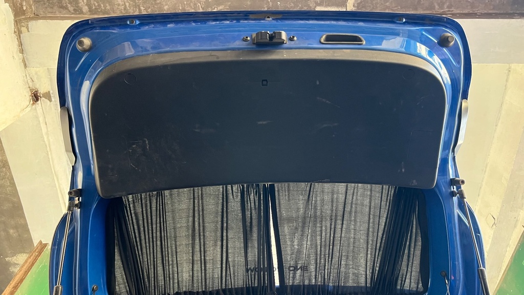 TRUNK HOOD