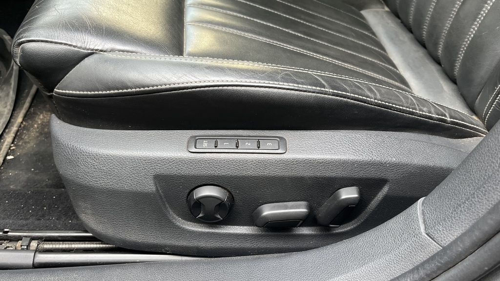 DRIVER SEAT SWITCHES