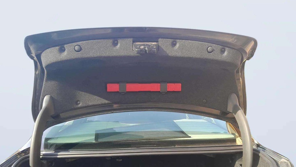 TRUNK HOOD