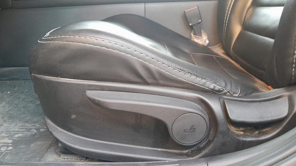 DRIVER SEAT SWITCHES