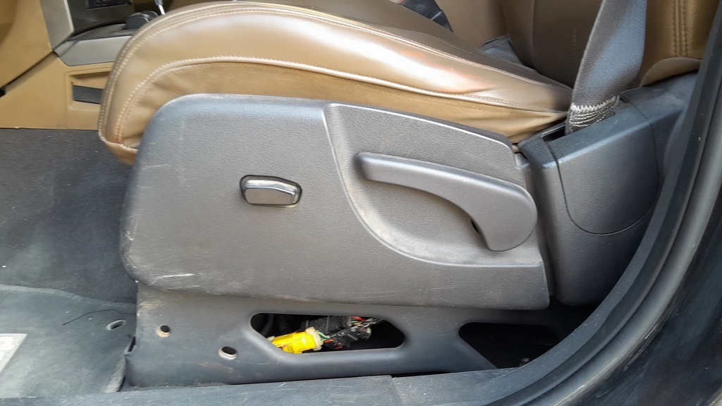 DRIVER SEAT SWITCHES